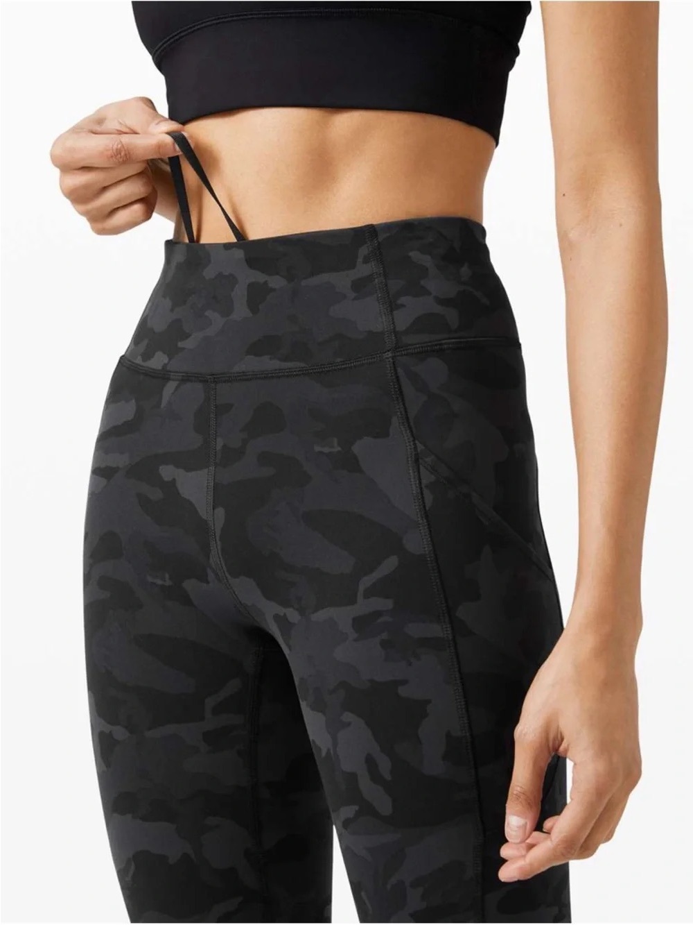 Lululemon Invigorate High-Rise Crop Leggings 25” in Incognito Camo, Size 6 - Picture 11 of 12